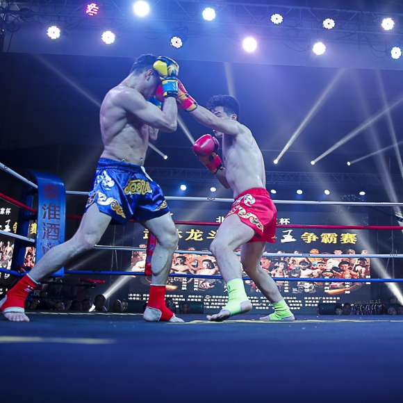 北京打扮家杯拳王争霸赛在洪中体育馆举行